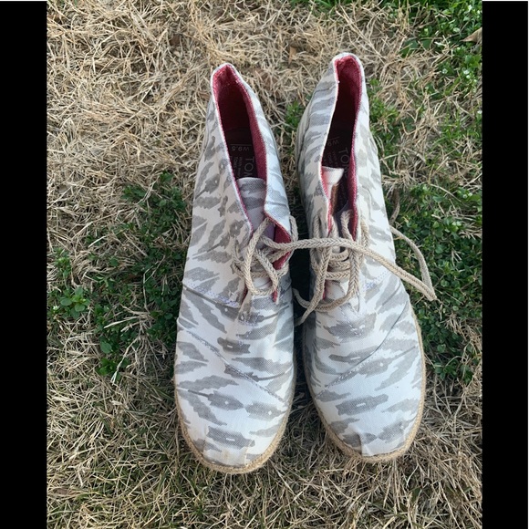 Toms, Canvas wedges size 9.5 NEW - Picture 1 of 8